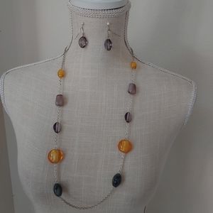 30" SILVER CHAIN SMOKE GREY AND GOLD RESIN BEADED NECKLACE W/MATCHING EARRINGS